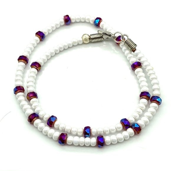 Vintage Shimmering Choker, White Pearlescent Seed Beads with Faceted Red AB - Picture 4 of 4